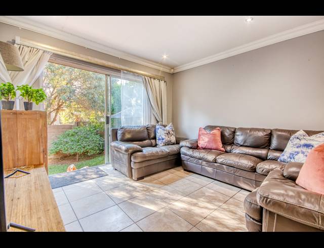 2 BEDROOM TOWNHOUSE FOR SALE IN HONEYDEW MANOR
